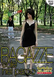 Ragazze sole nel Parco